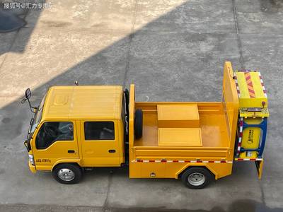 12噸防撞緩沖車(chē) 高速道路養(yǎng)護(hù)施工中不可或缺的“移動(dòng)安全堡壘”