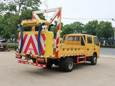 東風(fēng)多利卡防撞緩沖車(chē) 70K高速安全防撞車(chē)報(bào)價(jià)與全面介紹